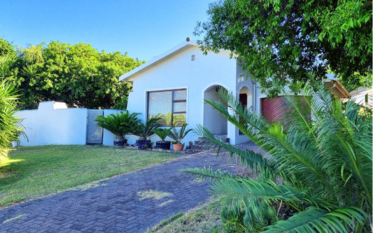 3 Bedroom Family Home For Sale (Ruwari, Brackenfell)